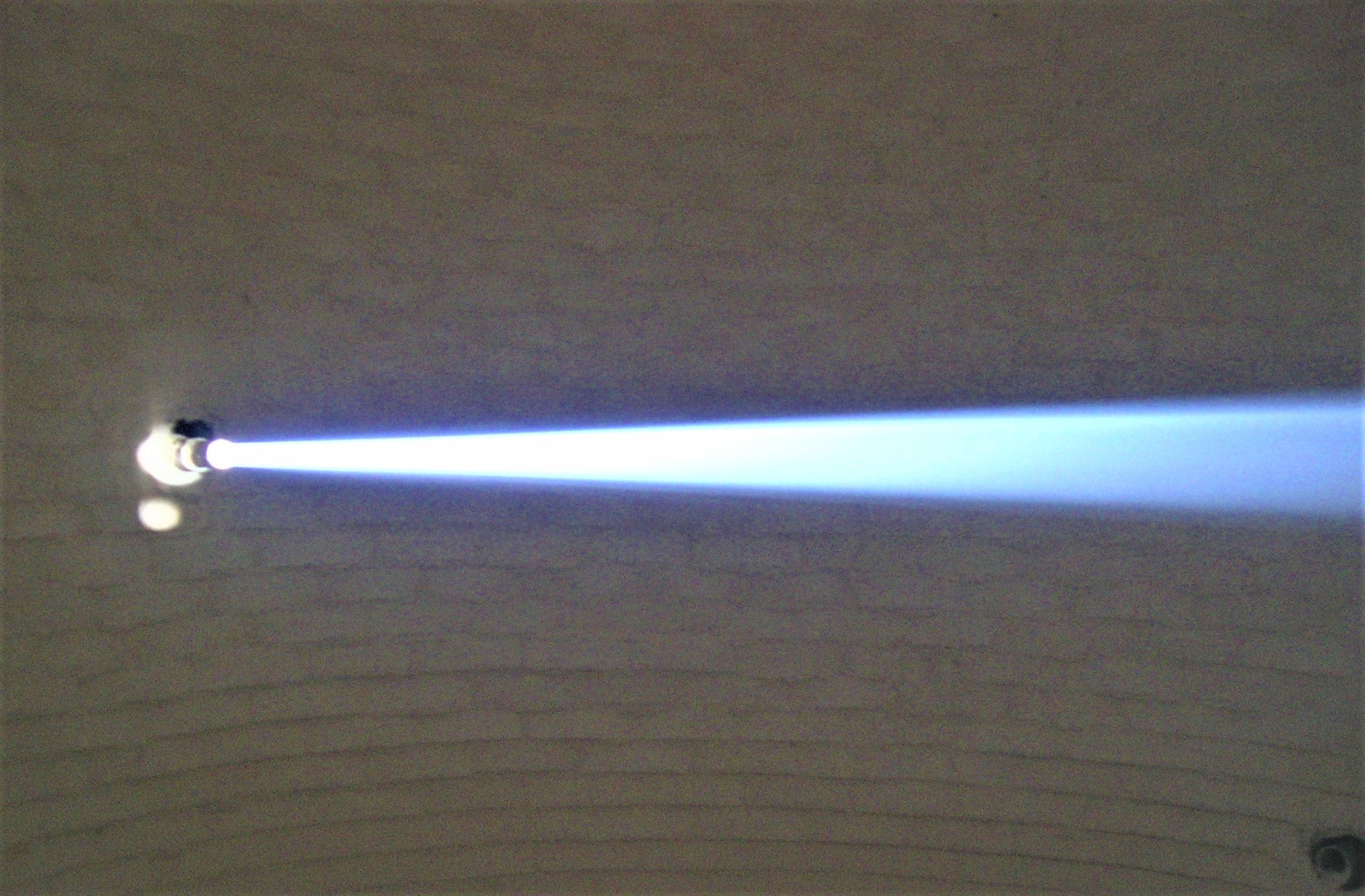 Medición por haz de luz DOAS en chimenea